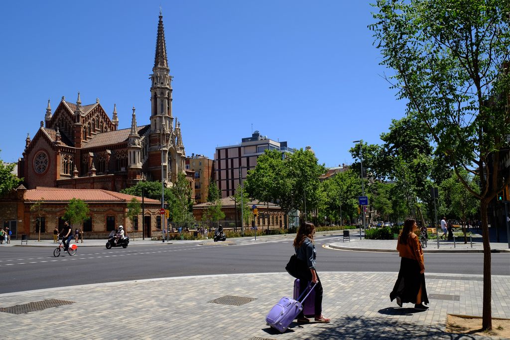 Passeig de Sant Joan cruïlla amb el carrer València