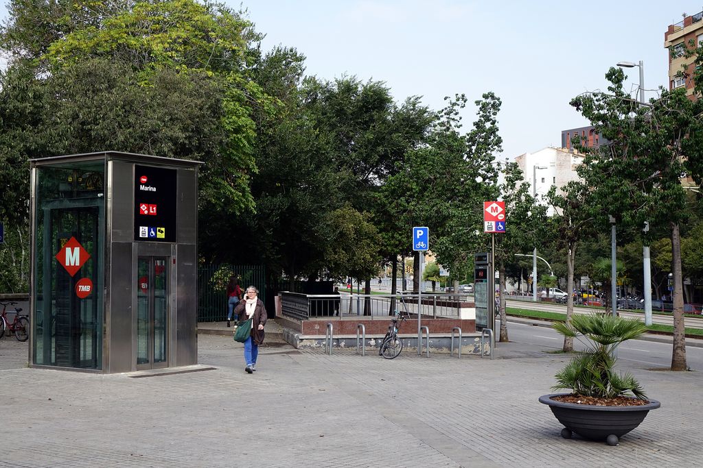 Avinguda Meridiana, tram entre Ciutadella i plaça de les Glòries Catalanes. Estació de metro de Marina