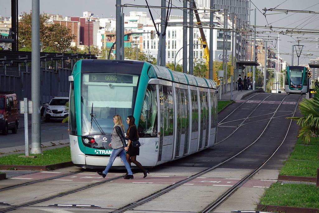 Avinguda Meridiana, tram entre Ciutadella i plaça de les Glòries Catalanes. Tramvies