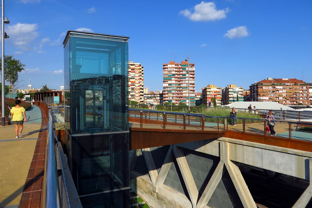 Jardins de la Rambla de Sants. Ascensor