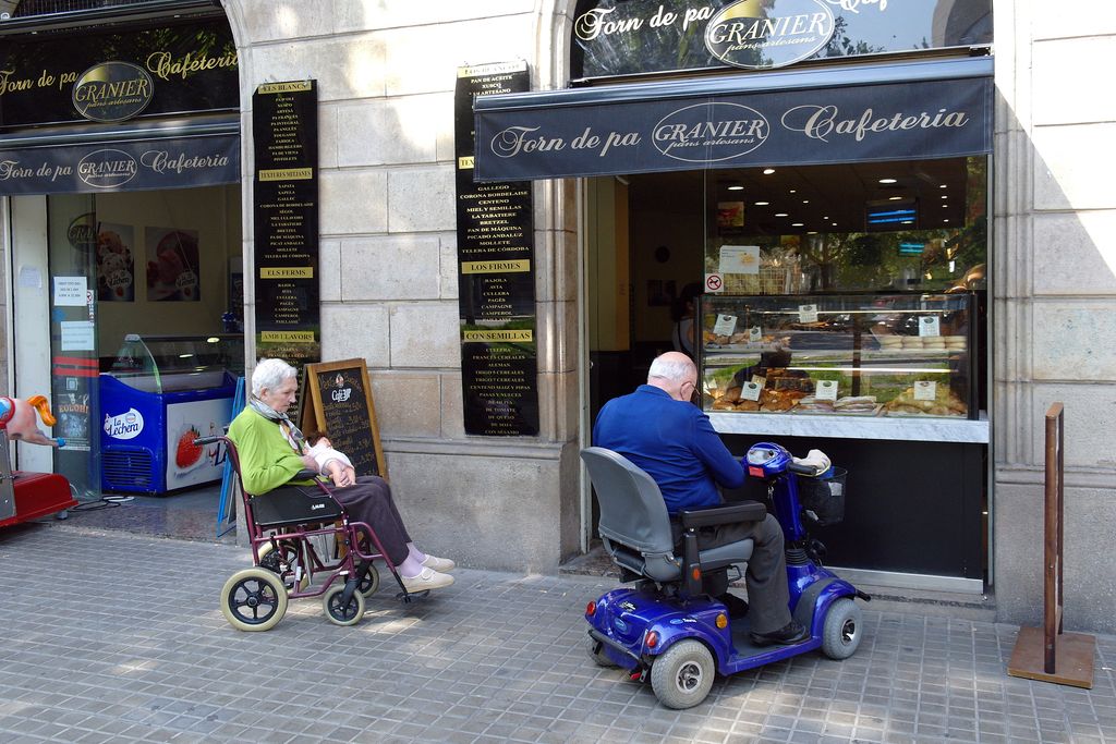 Persones amb mobilitat reduïda amb cadira de rodes