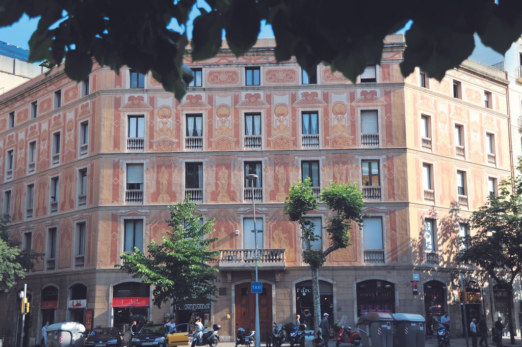 Edifici entre Consell de Cent i Girona