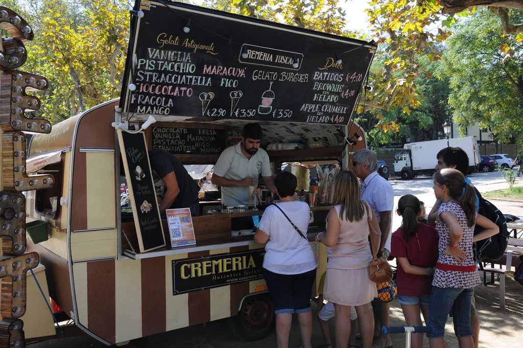 Festes de la Mercè. Ciutadella. Camió de gelats