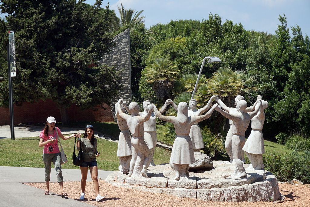 Monument a la Sardana. Conjunt escultòric
