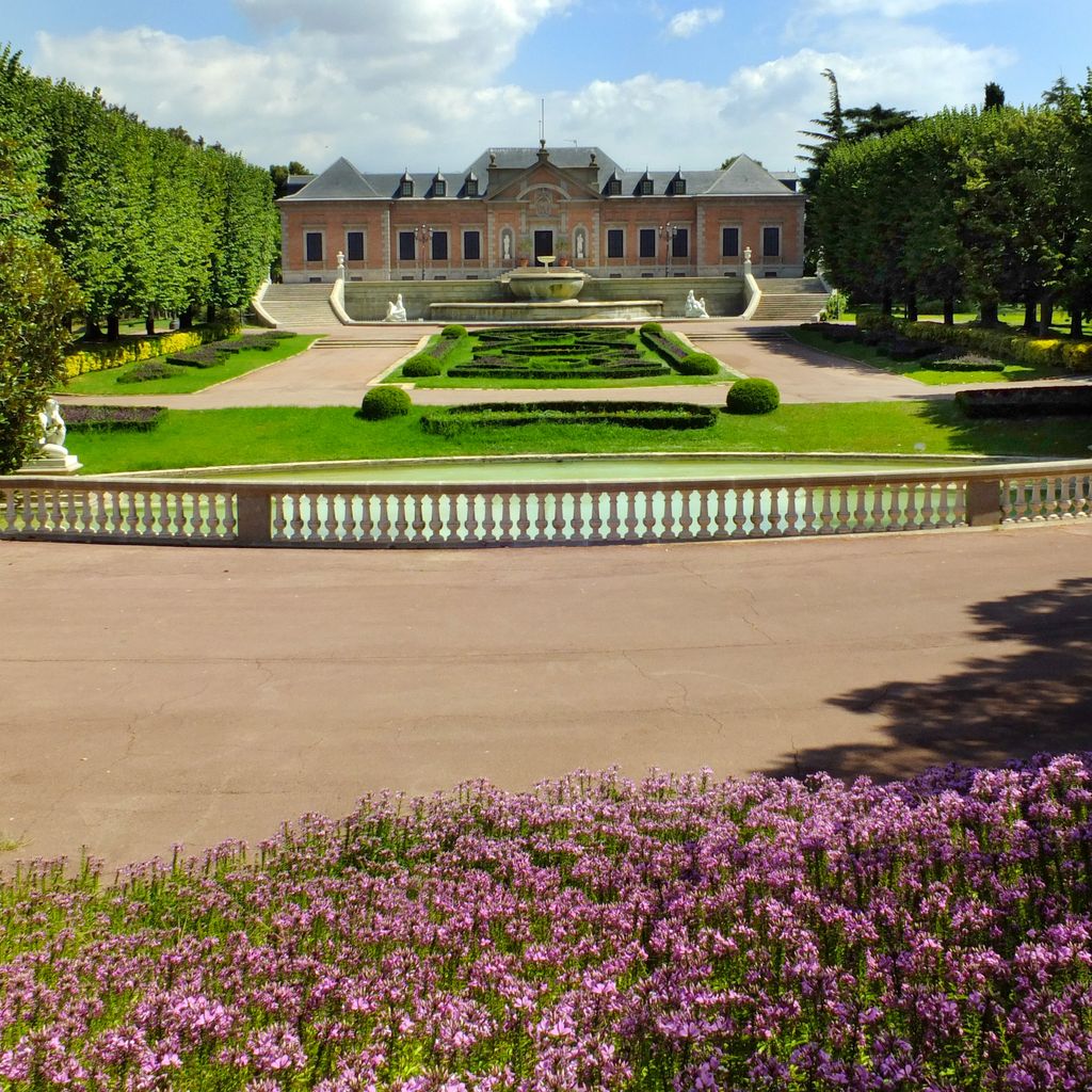 Palauet Albéniz. Vista de conjunt del palau i els jardins