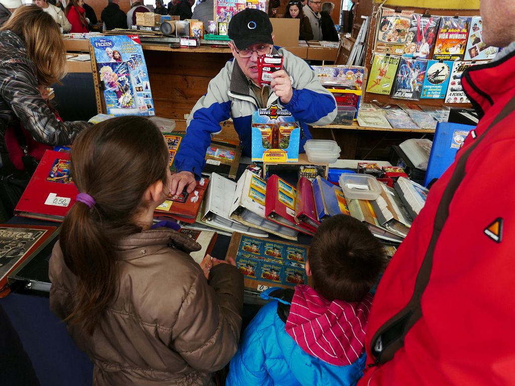 Mercat dominical de Sant Antoni. Parada de cromos