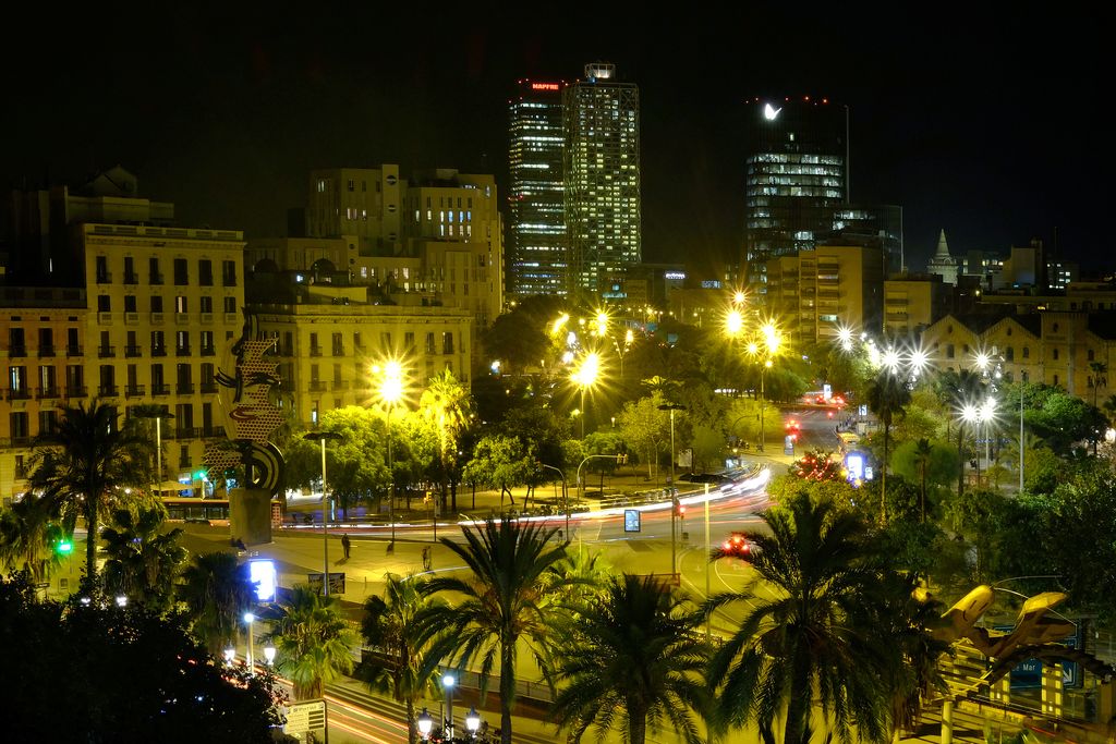 Torre Mapfre, Hotel Arts, Gas Natural, Cara de Barcelona i carrer del Doctor Aiguader a la nit