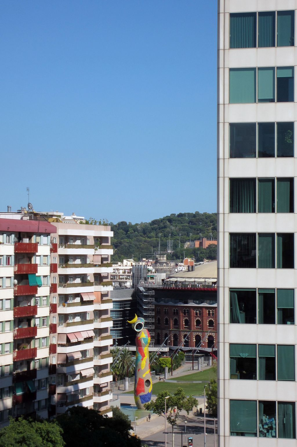 Carrer de Tarragona. Centre Comercial Les Arenes