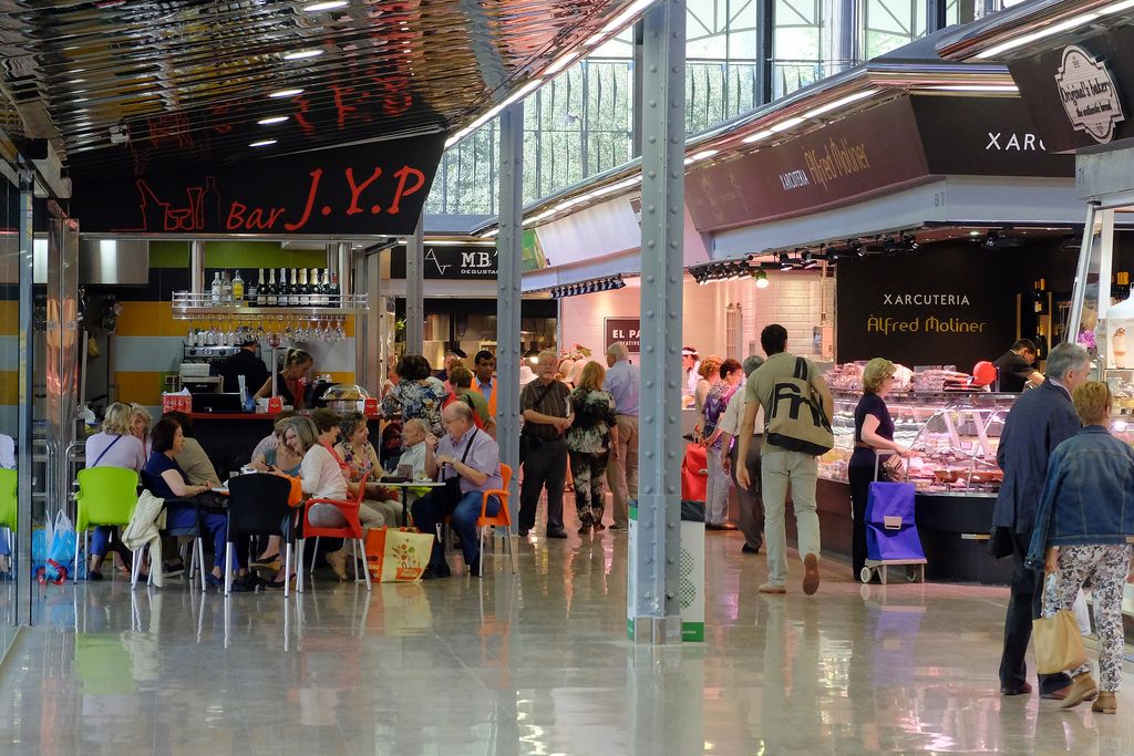 Mercat del Ninot. Cafeteria i parades 