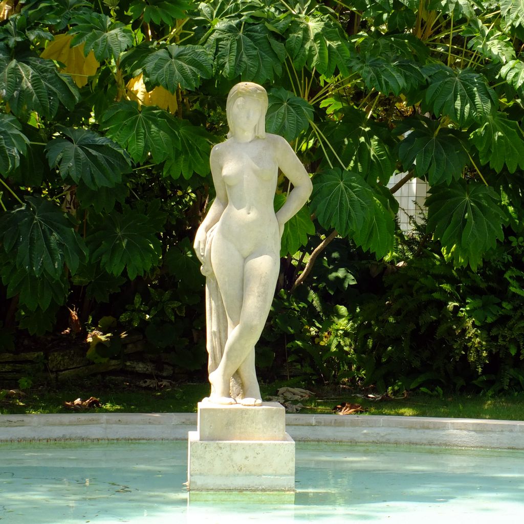 Escultures dels jardins de Joan Maragall. Nu a l'estany, d'Antoni Casamor