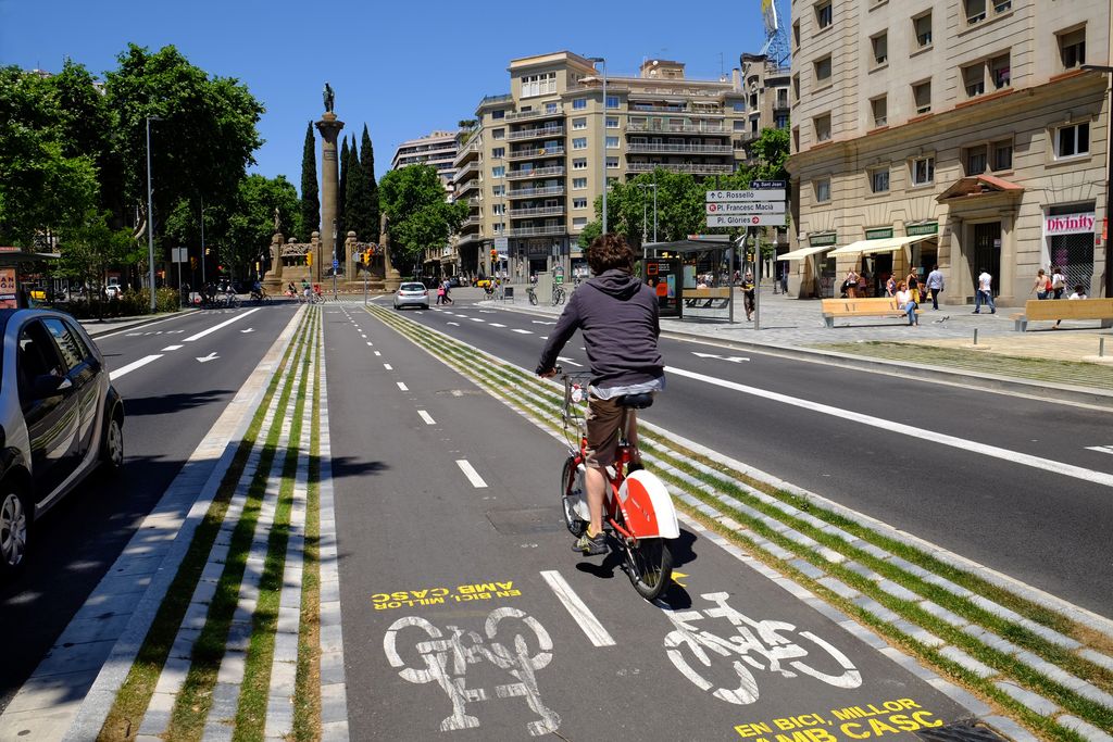Passeig de Sant Joan. Carrils bici