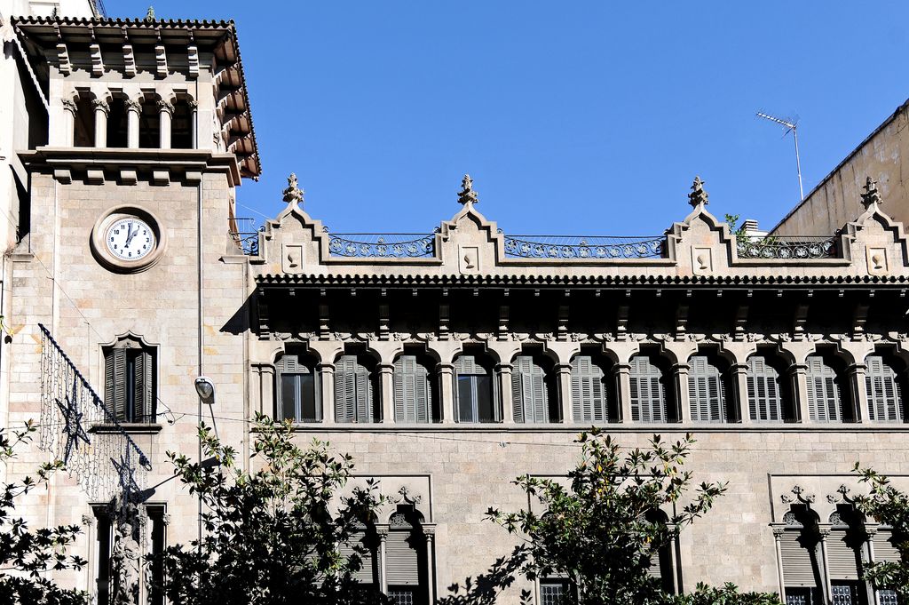 Sucursal de "la Caixa" al carrer Gran de Gràcia