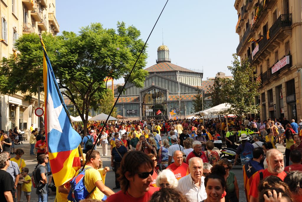 Diada de Catalunya 2014. Manifestants al voltant del Mercat del Born