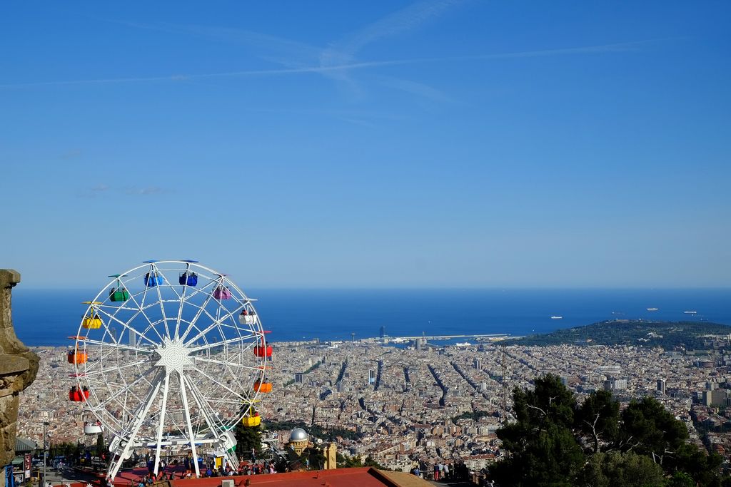 Vistes de Barcelona des del Parc d'Atraccions del Tibidabo