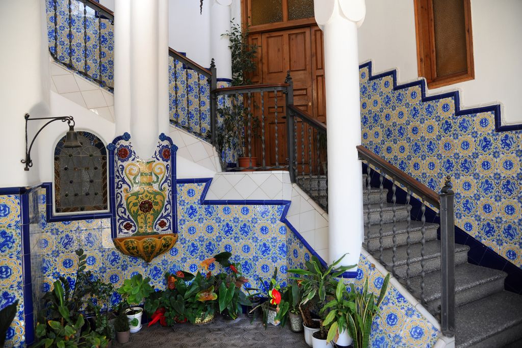 Torre Bellesguard - Casa Figueres. Pati i escales