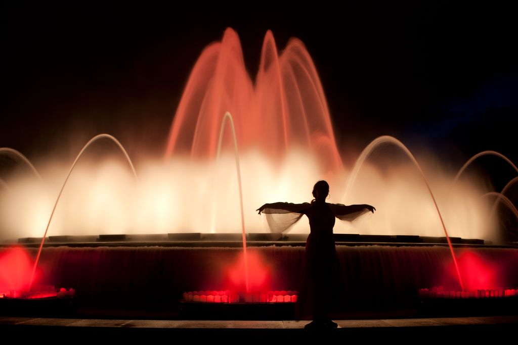 Font màgica de Montjuïc il·luminada