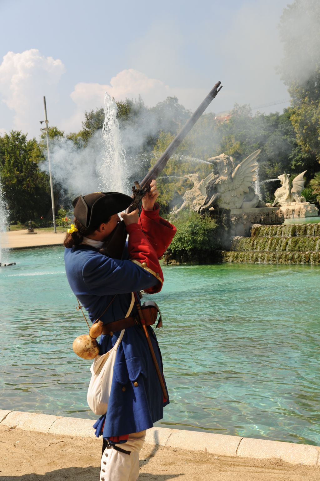 Diada de Catalunya 2014. Membre de la Coronela disparant