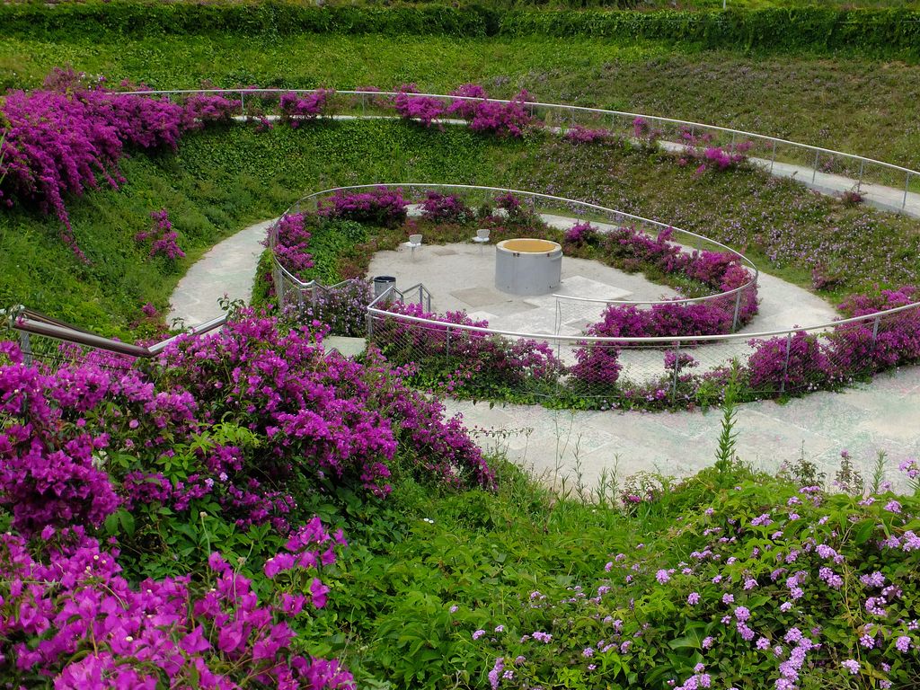 Parc del Centre del Poblenou. Espiral amb vegetació