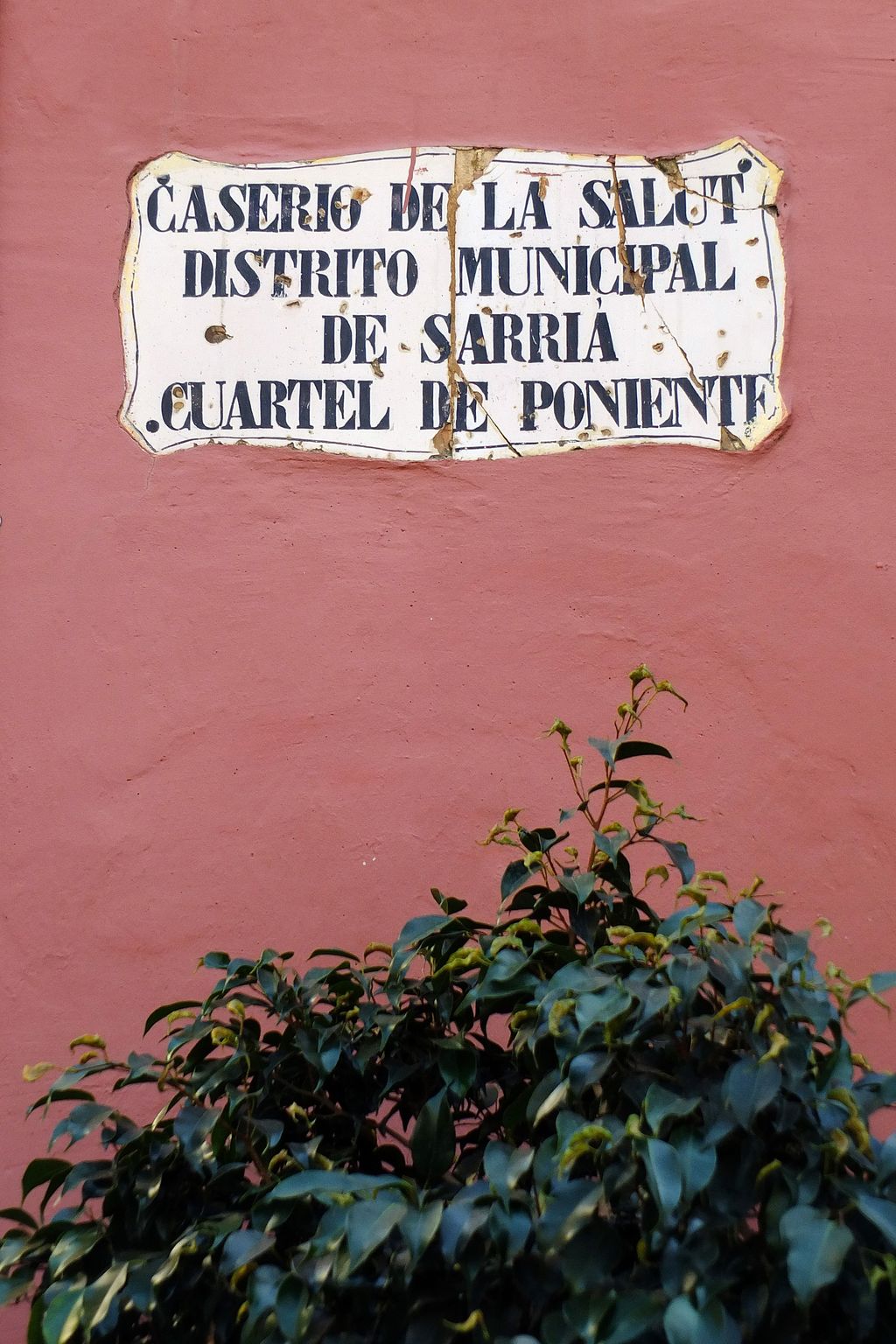 Casa Mató. Placa "Caserío de la salut. Distrito municipal de Sarrià Cuartel de Poniente"