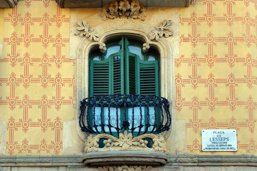 Casa Ramos. Balcó i esgrafiats de la façana