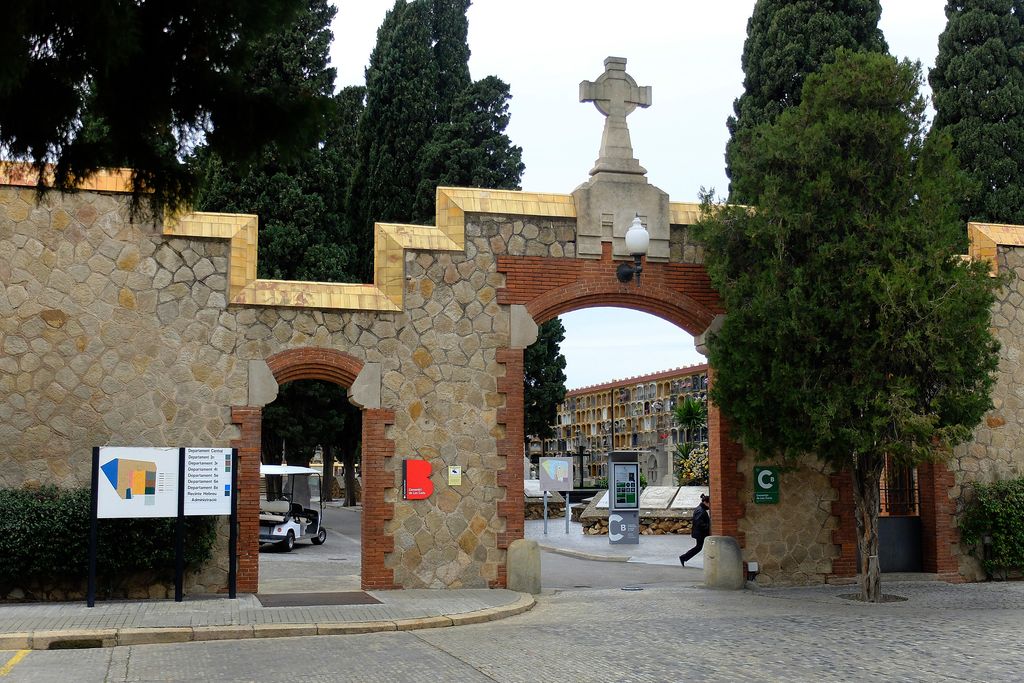 Cementiri de les Corts. Entrada