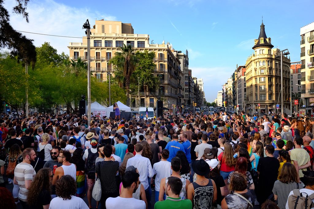 Commemoració del dia LGTBI. Actes a la plaça de la Universitat