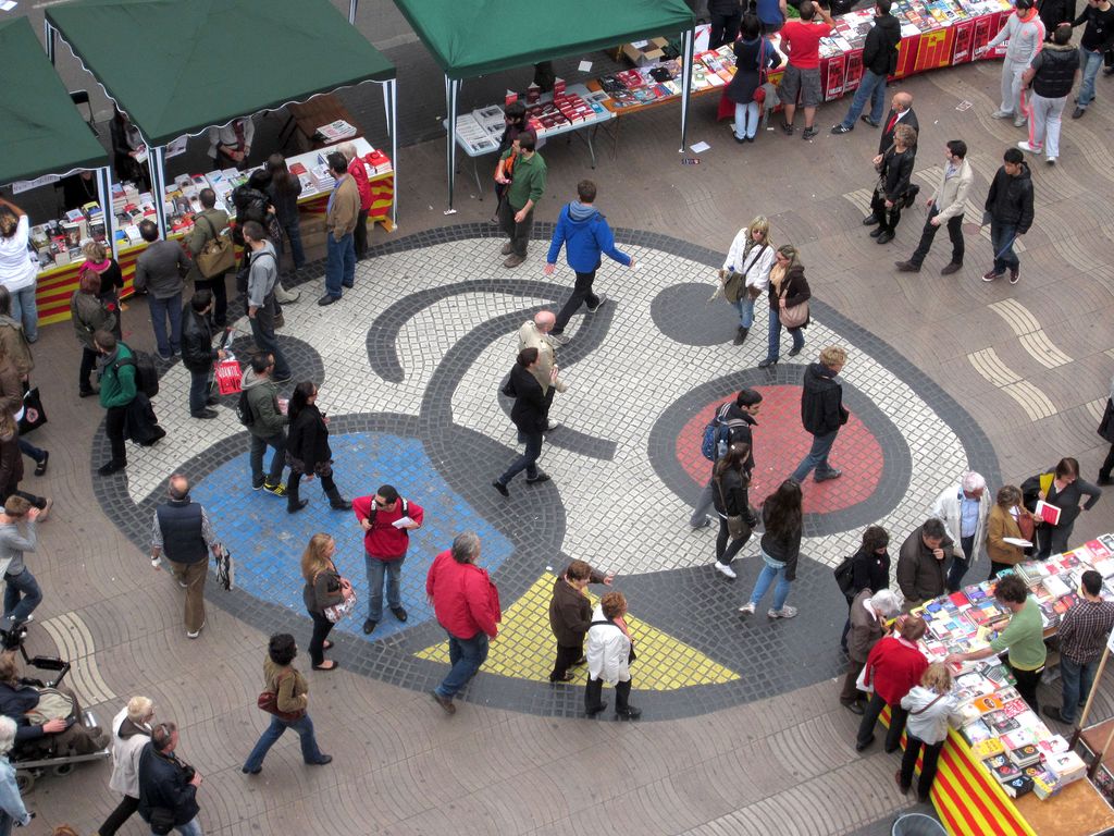 Diada de Sant Jordi 2012. Parades de llibres