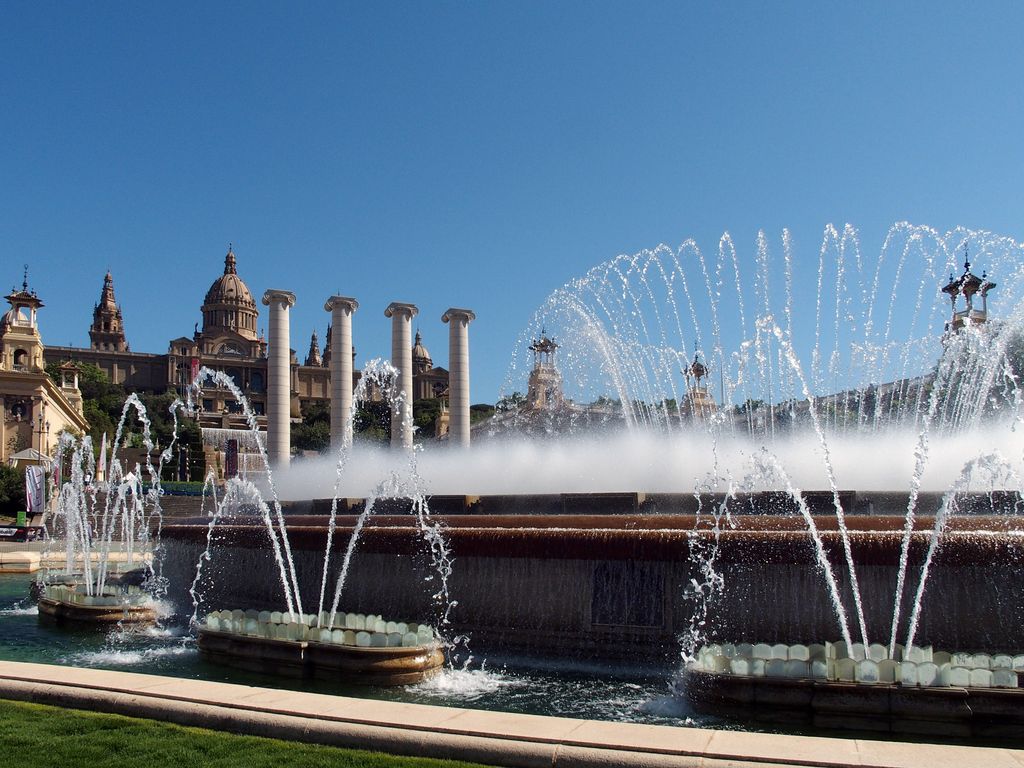 Font Màgica, les Quatre Columnes de Puig i Cadafalch i el Museu Nacional d'Art de Catalunya