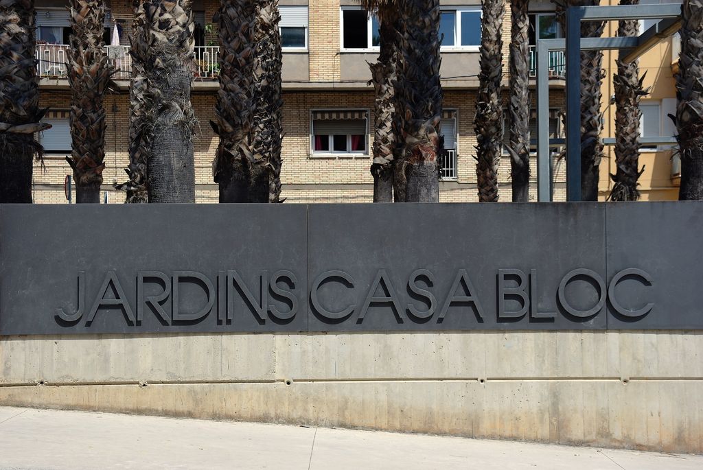 Jardins de la Casa Bloc. Rètol