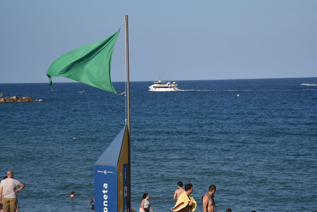 Platja de la Barceloneta. Bandera verda