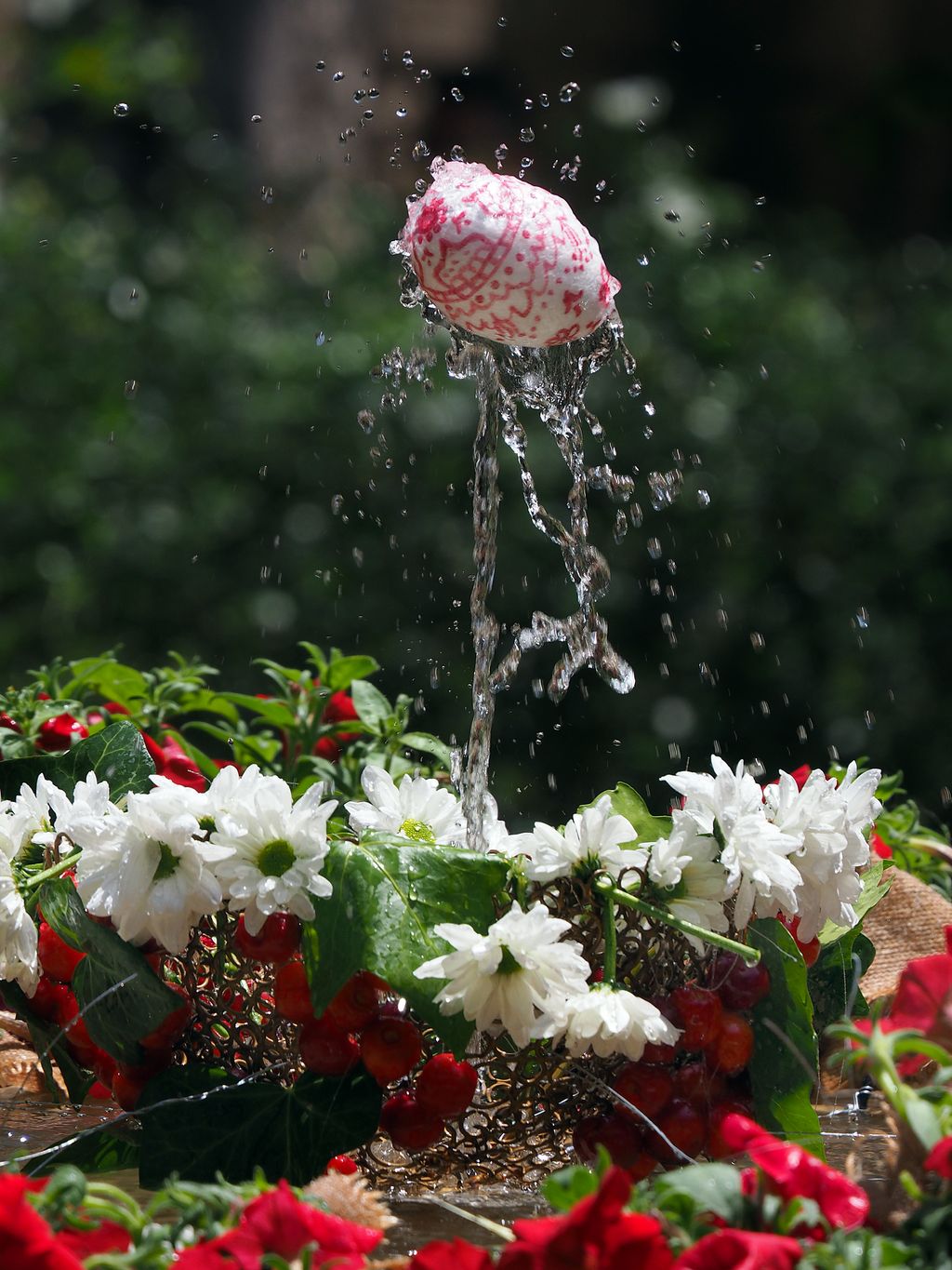 L'ou com balla als jardins de Rubió i Lluch