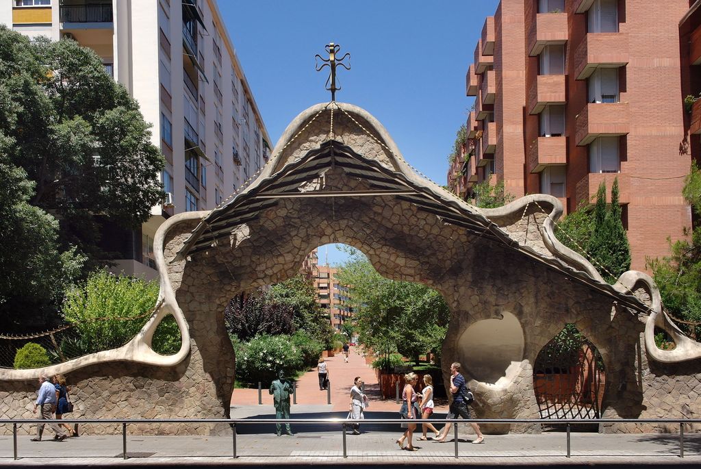 Porta i tanca de la Finca Miralles