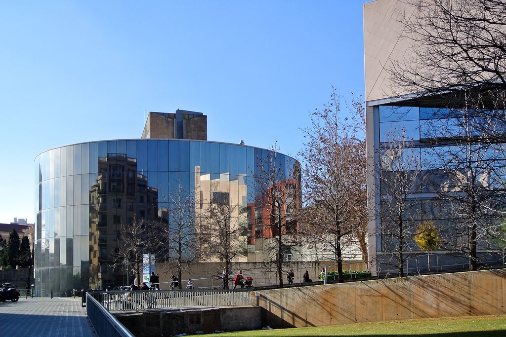 Edifici Nexus 1 al Campus Nord i la Biblioteca del Rector Gabriel Ferraté
