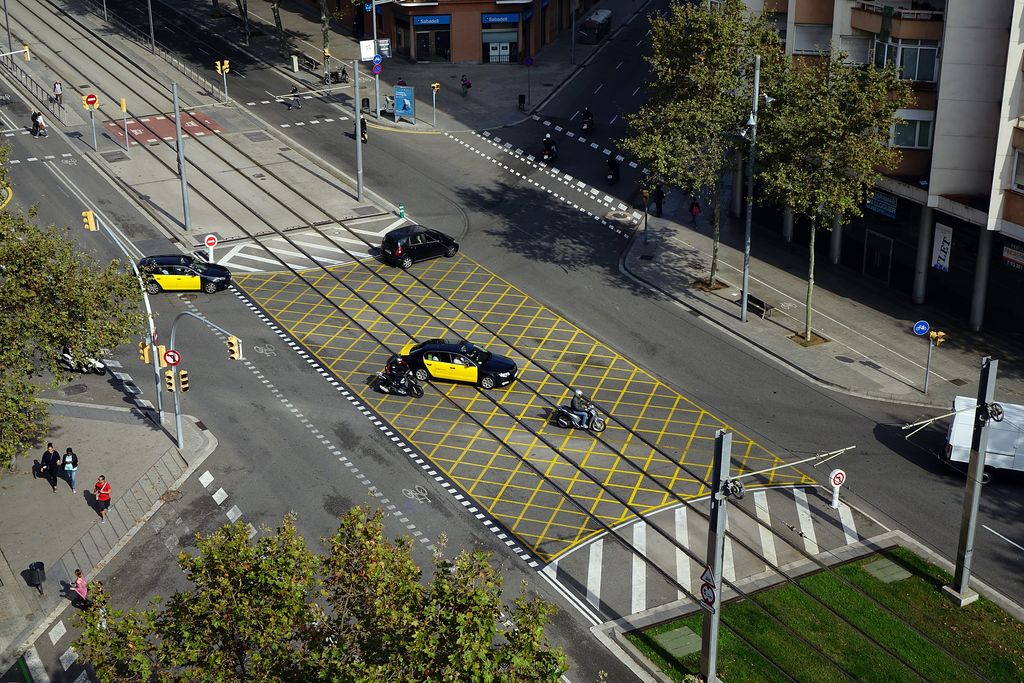 Avinguda Meridiana, tram entre Ciutadella i plaça de les Glòries Catalanes. Cruïlla 