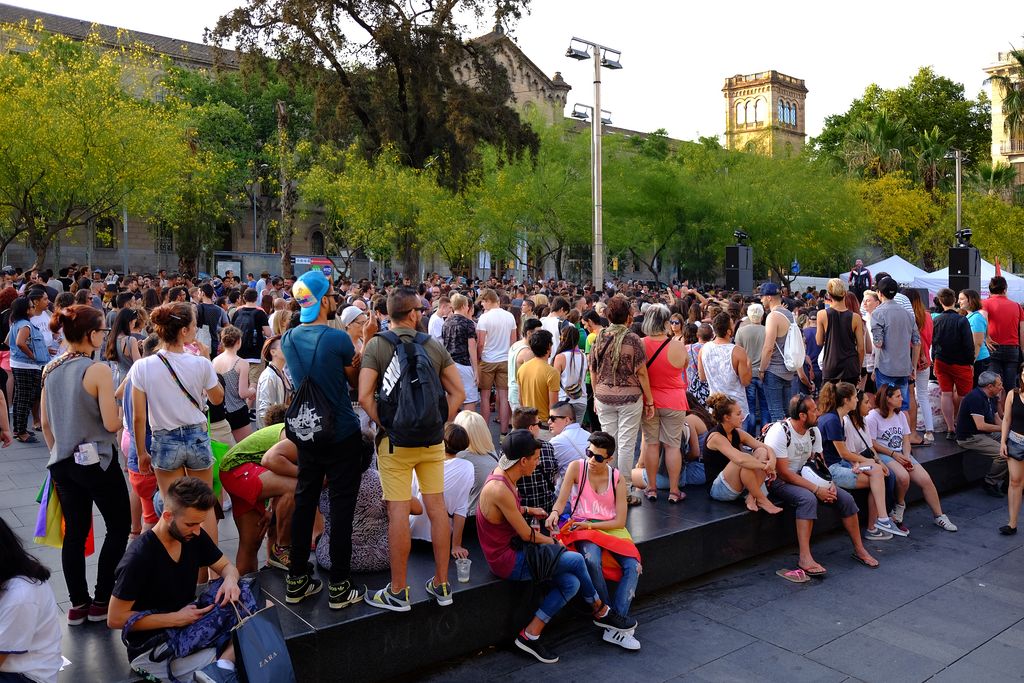 Commemoració del dia LGTBI. Actes a la plaça de la Universitat