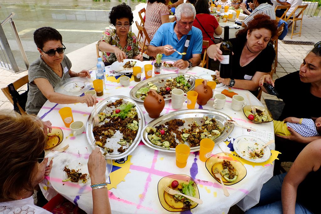 FadFest 2016. Assaig general. Menjar, emergència sostenible i disseny. Participants dinant