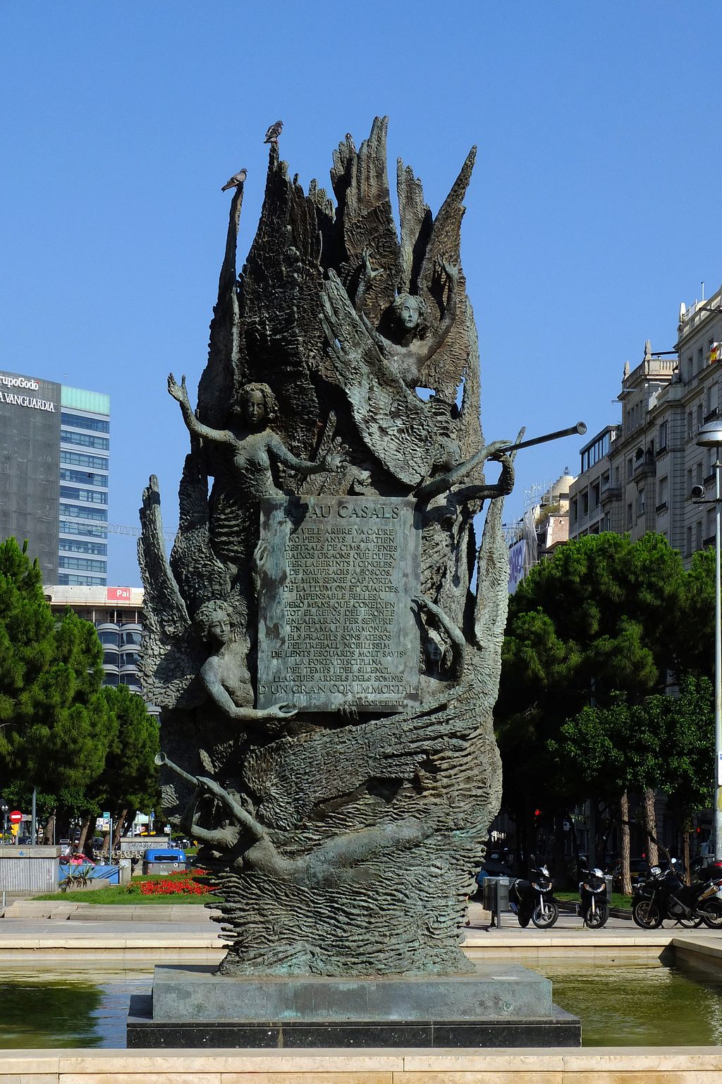 Escultura A Pau Casals, d'Apel·les Fenosa