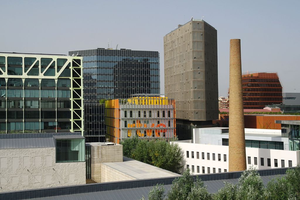 Edificis del 22@: Indra, Media-TIC, RNE, Direcció de Telecomunicacions i del Sector Audiovisual de la CNMC, Interface