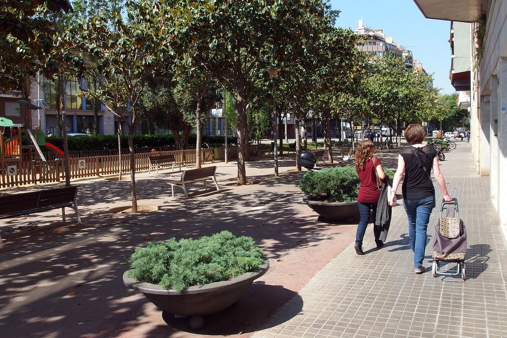 Carrer dels Enamorats. Zona de jocs infantils