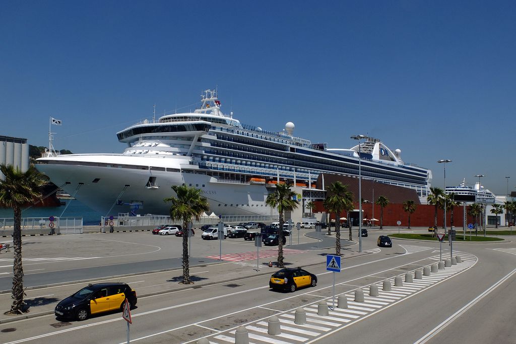 Grans creuers atracats al Port de Barcelona