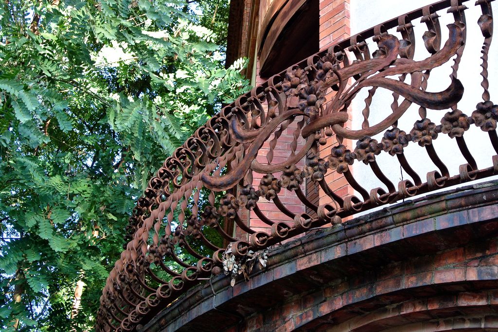 Casa Hurtado. Detall de les baranes dels balcons