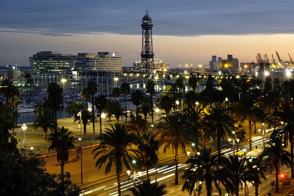 Port Vell al capvespre. Passeig de Joan de Borbó Comte de Barcelona