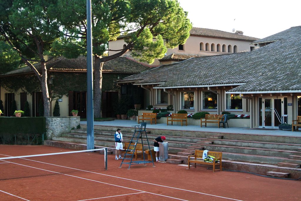 Can Canet de la Riera. Pista de tennis