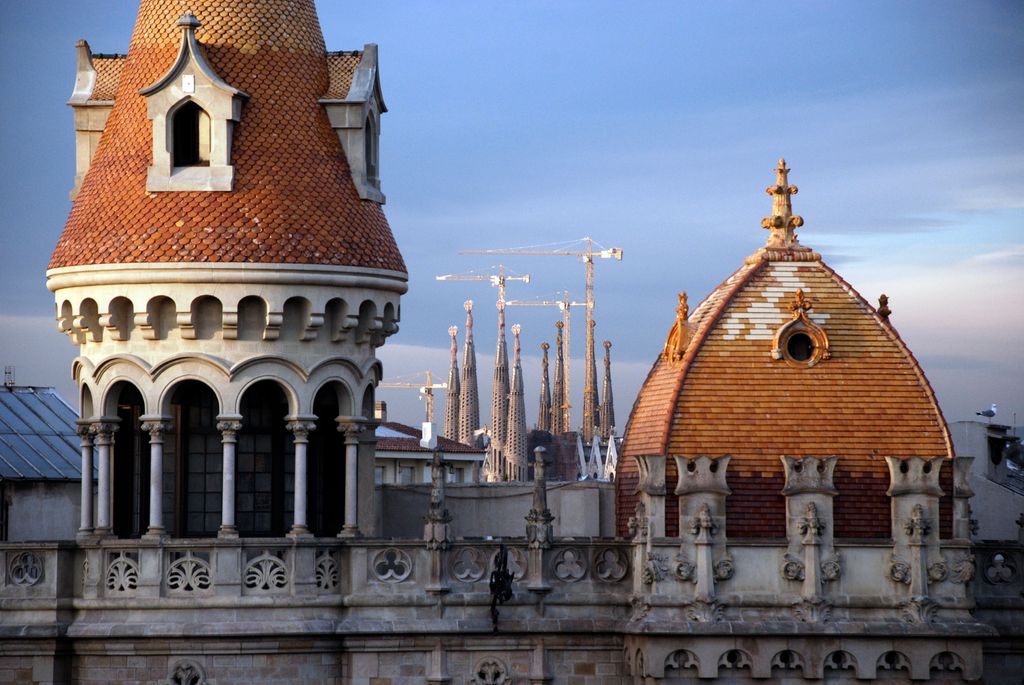 Teulada amb les torres de la Sagrada Família al fons