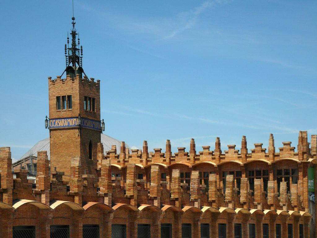 CaixaForum. Golfes i torre amb l'antic dipòsit de l'aigua