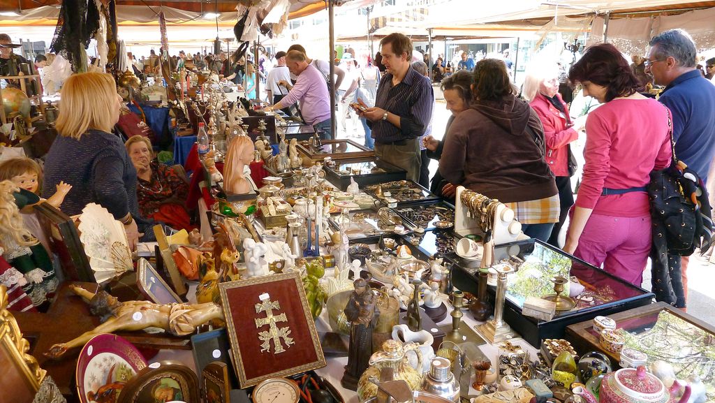 Fira de Brocanters a la Catedral de Barcelona. Parades