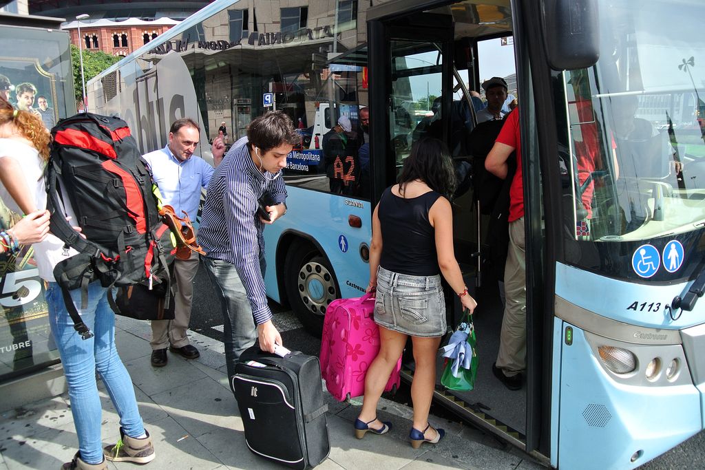 Aerobús recollint passatgers davant del Catalonia Barcelona Plaza