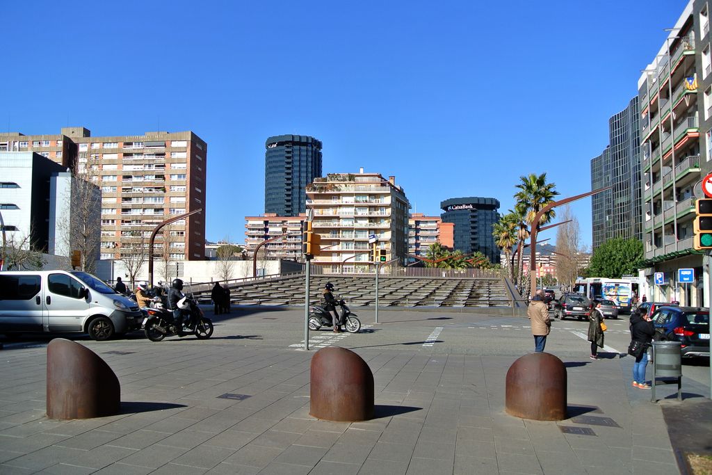 Gran via de Carles III. Urbanització de la via