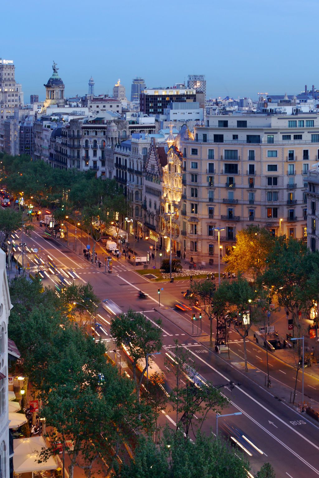 Passeig de Gràcia al capvespre