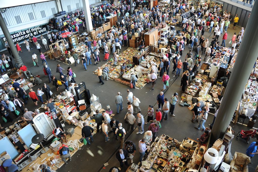 Mercat Encants Vells. Parades d'antiguitats i objectes de segona mà